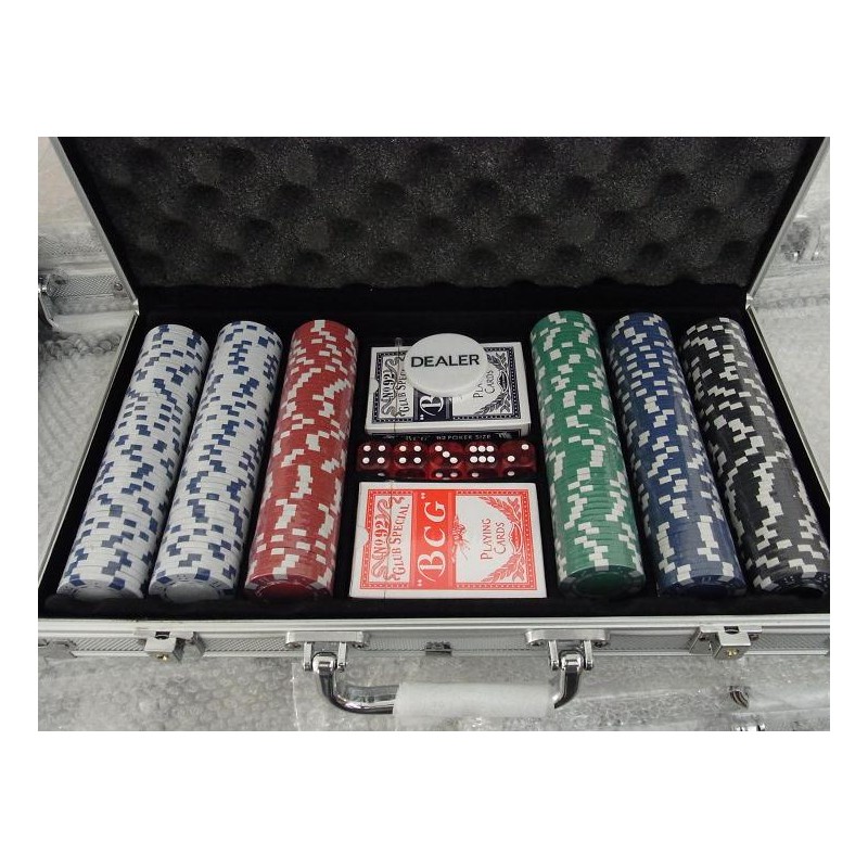 Poker-komplekt-s-300-cipa-i-dve-testeta-karti-v-aluminiev-kufar-Poker-chips-300-pc